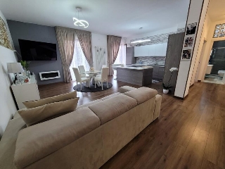 zoom immagine (Appartamento 130 mq, 3 camere, zona Villetta)