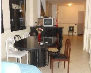 zoom immagine (Appartamento 200 mq, soggiorno, più di 3 camere, zona Napoli - Centro)