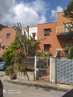 zoom immagine (Villa 240 mq, soggiorno, più di 3 camere, zona Borgo Nuovo)