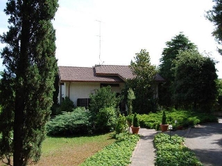 zoom immagine (Casa singola 370 mq, soggiorno, 4 camere, zona Mandriola)
