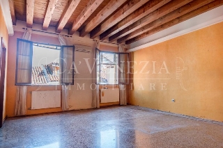 zoom immagine (Appartamento 160 mq, soggiorno, 2 camere, zona Castello)