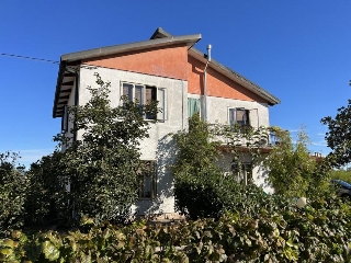 zoom immagine (Casa singola 190 mq, soggiorno, 3 camere, zona Cagnano)