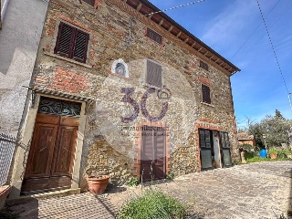 zoom immagine (Casa singola 400 mq, soggiorno, 2 camere, zona Chiassa - Tregozzano)