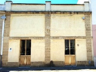 zoom immagine (Casa singola 110 mq, soggiorno, 2 camere, zona Taviano - Centro)