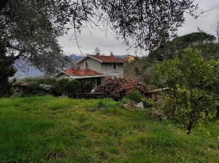 zoom immagine (Casa singola 120 mq, soggiorno, 3 camere, zona Rapallo)